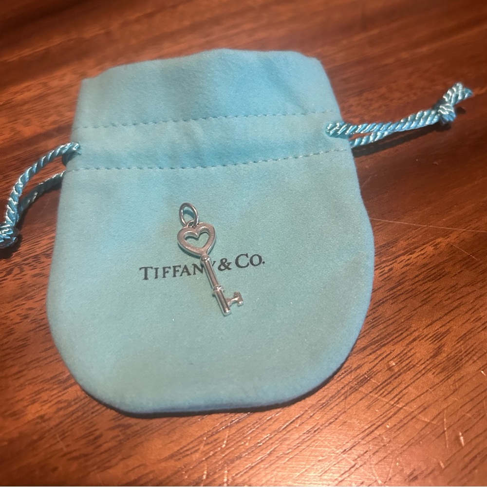 Tiffany&Co. Sterling Silver Mini heart key pendant
